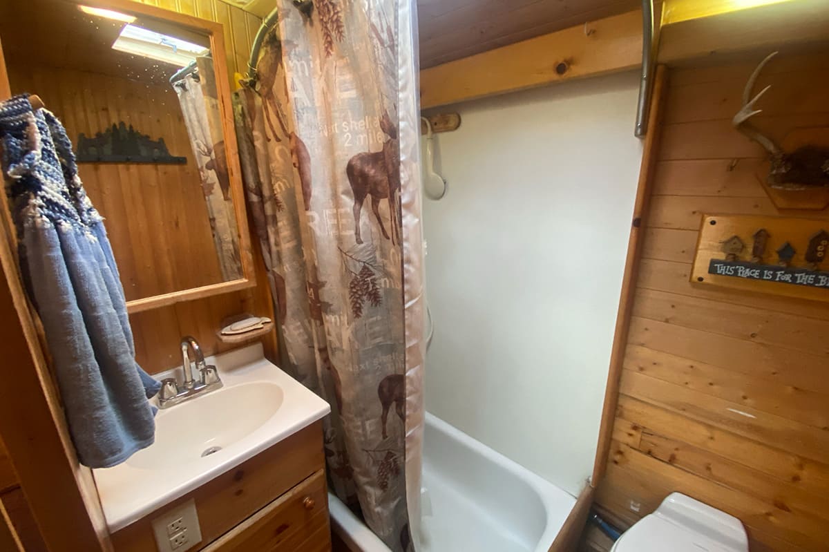0020 The Original Moose Creek Motor Cabin 5
