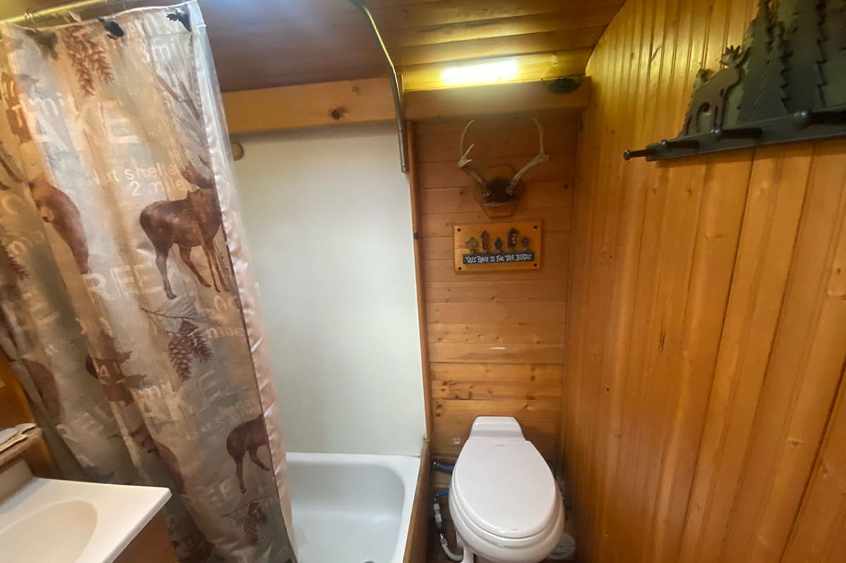 0021 The Original Moose Creek Motor Cabin 4