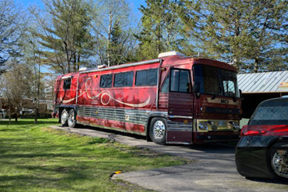 1976 MCI 8 by Customized Land Yacht