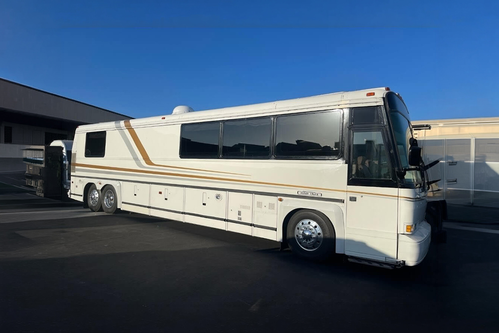 1989 MCI – 102C3