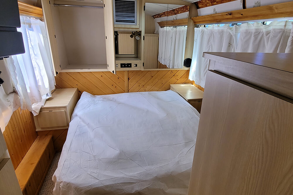 1984 Prevost-1