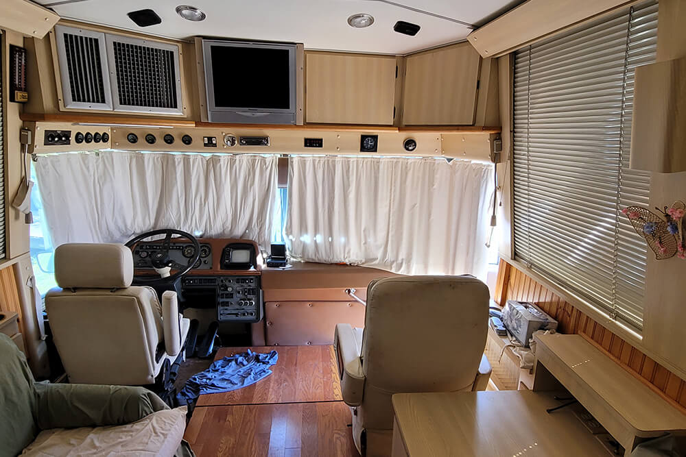 1984 Prevost-3
