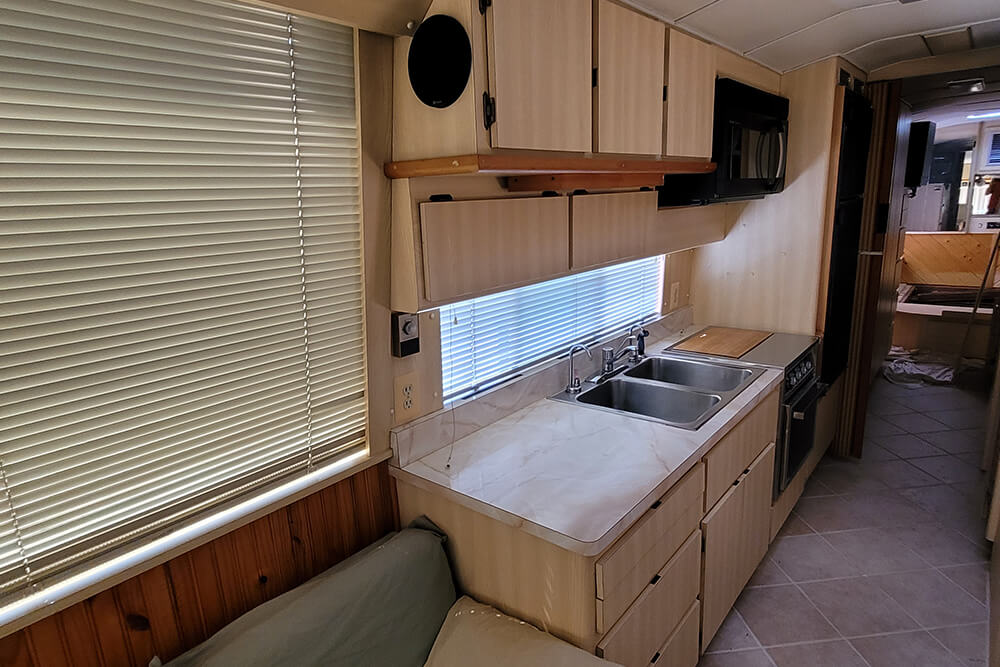 1984 Prevost-4