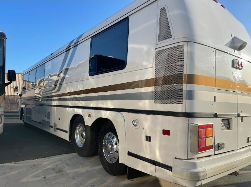 1989 MCI – 102C3-pic-3