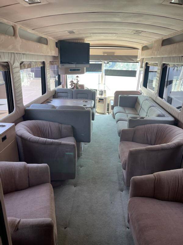 1989 MCI – 102C3-pic-9