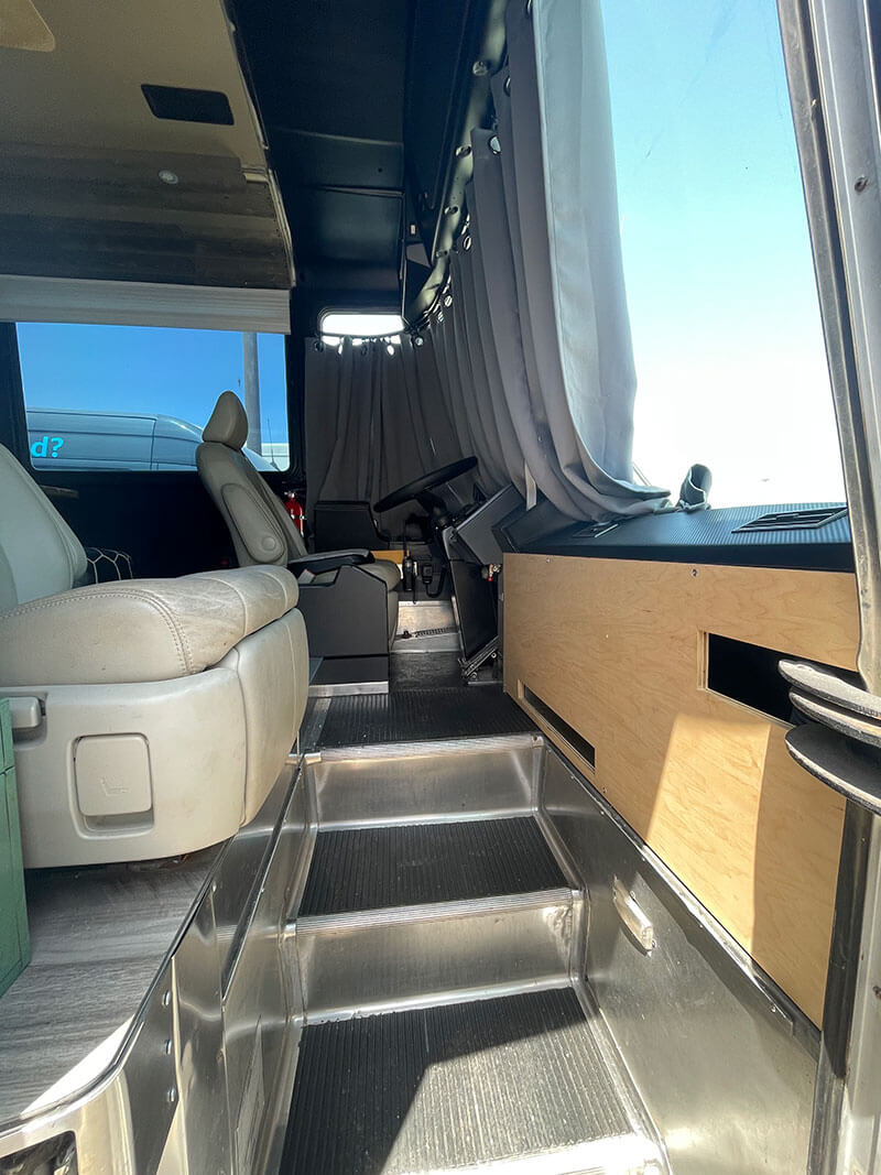 Custom-MCI-192-A3-3