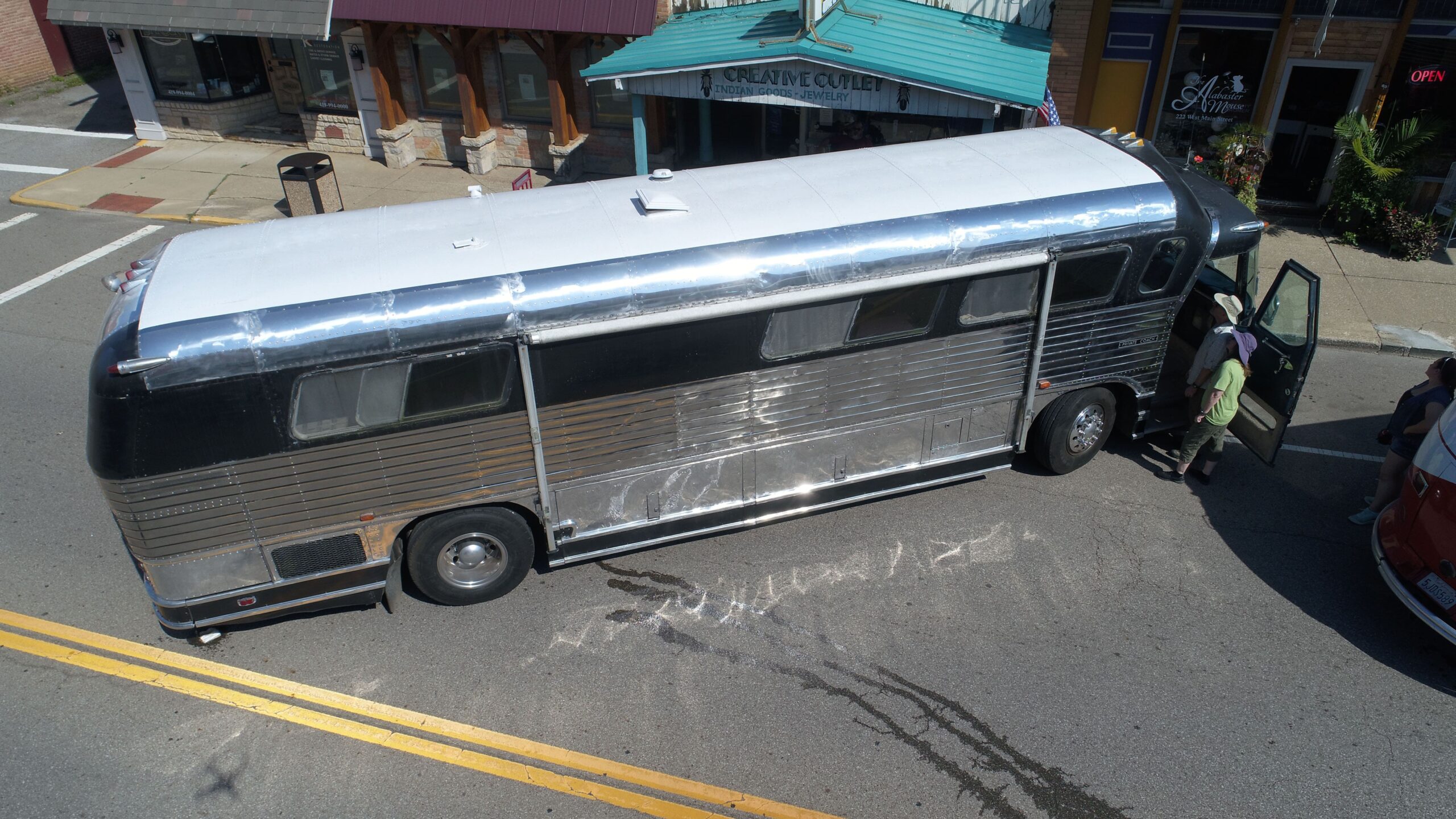 Brad & Margaret Wallace’s 1960 Flxible Hi-level.