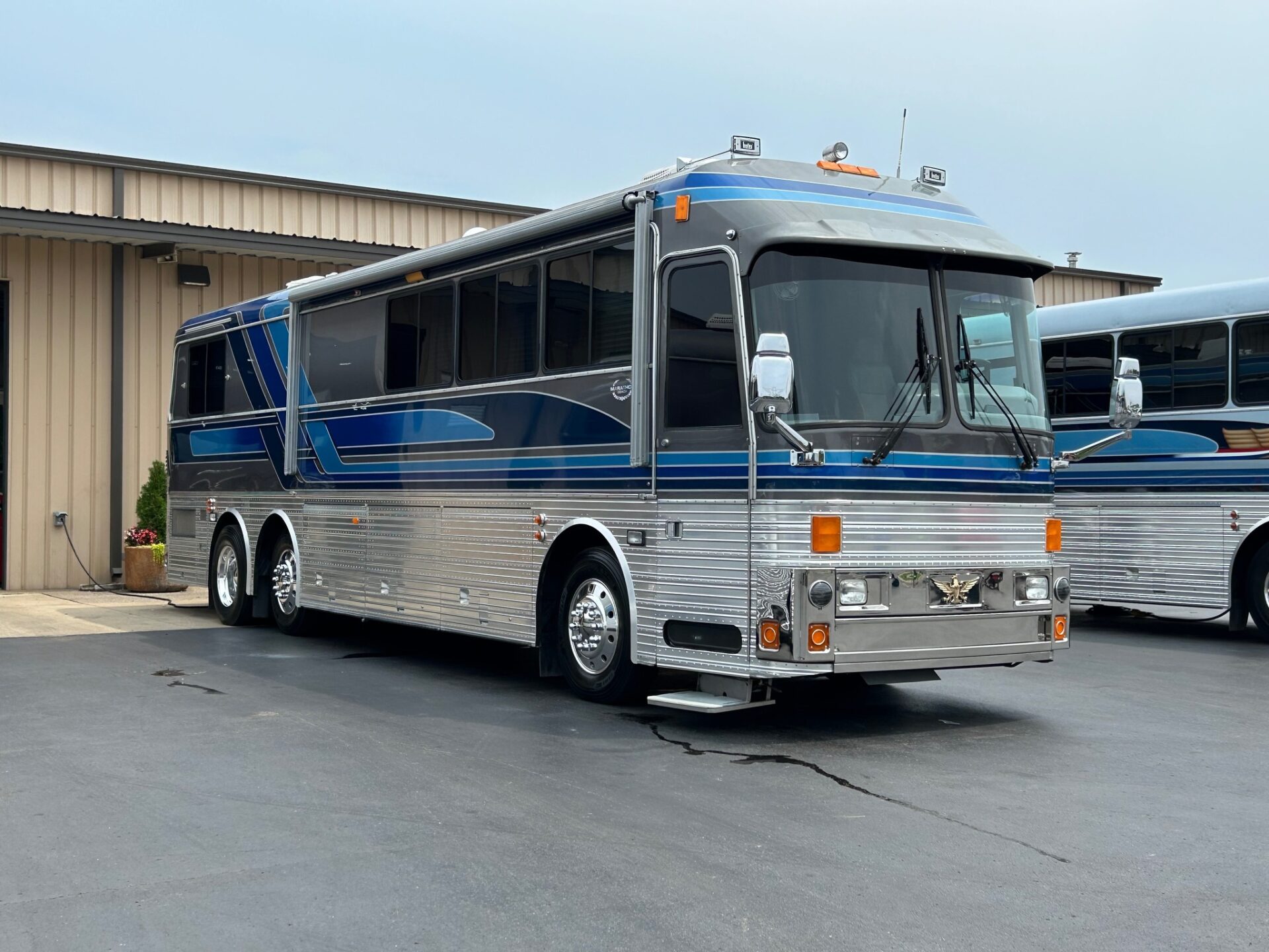 494198547_3480286668771152_5450195236527167706_n The EaglePalooza Rally 2025 in Gallatin, Tennessee - bus conversion photo