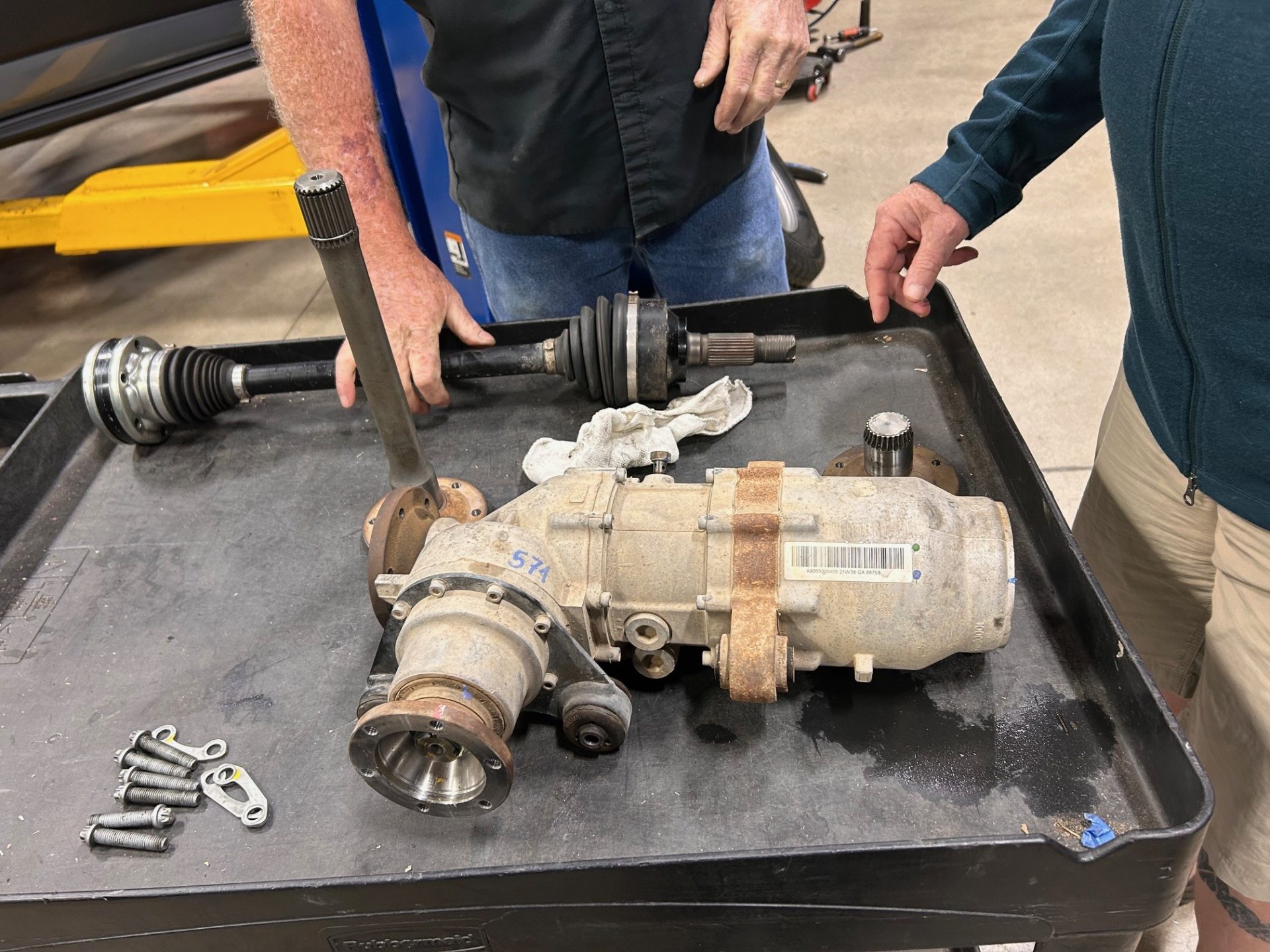 Some re-gearing was required to accommodate the Atlas differential case.