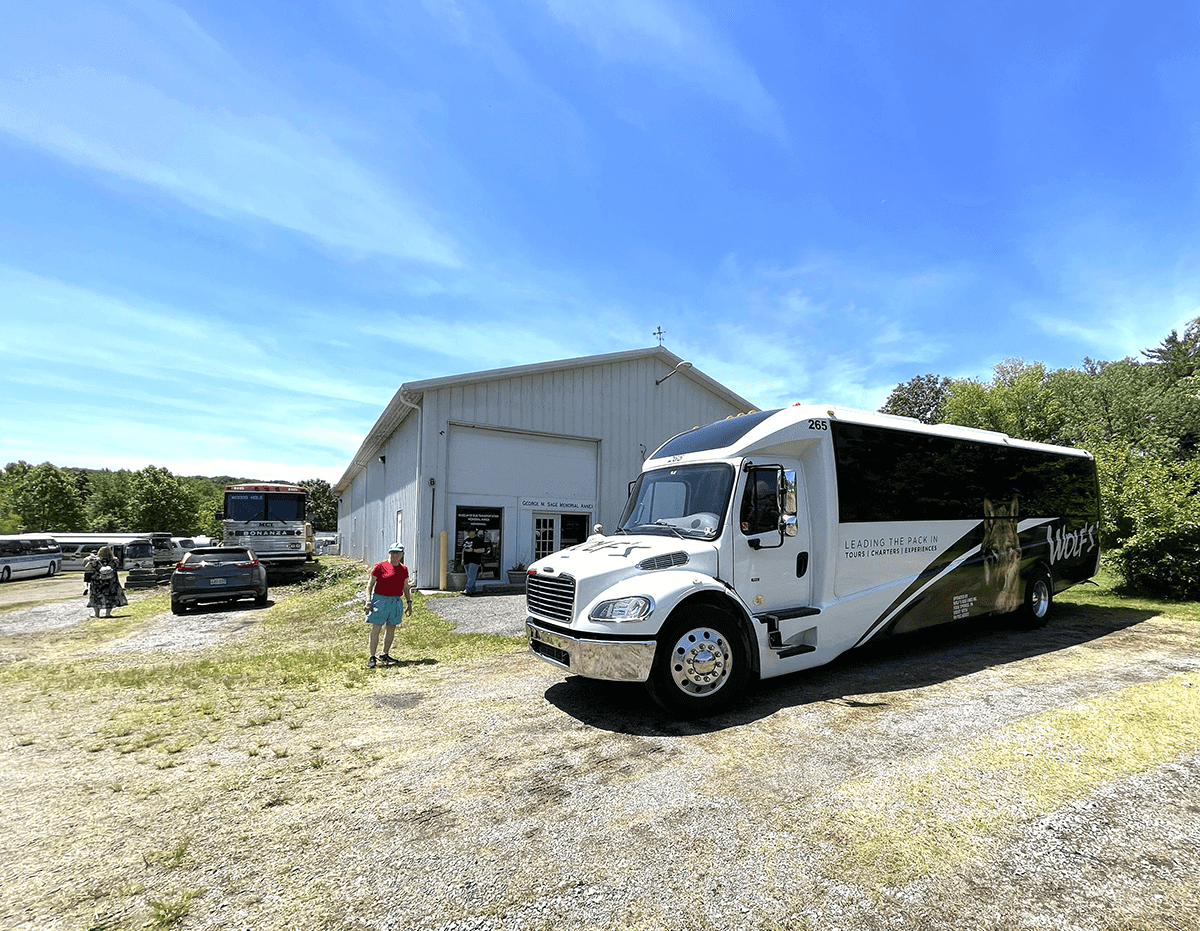 Wolf’s Bus Lines Shuttle Buses