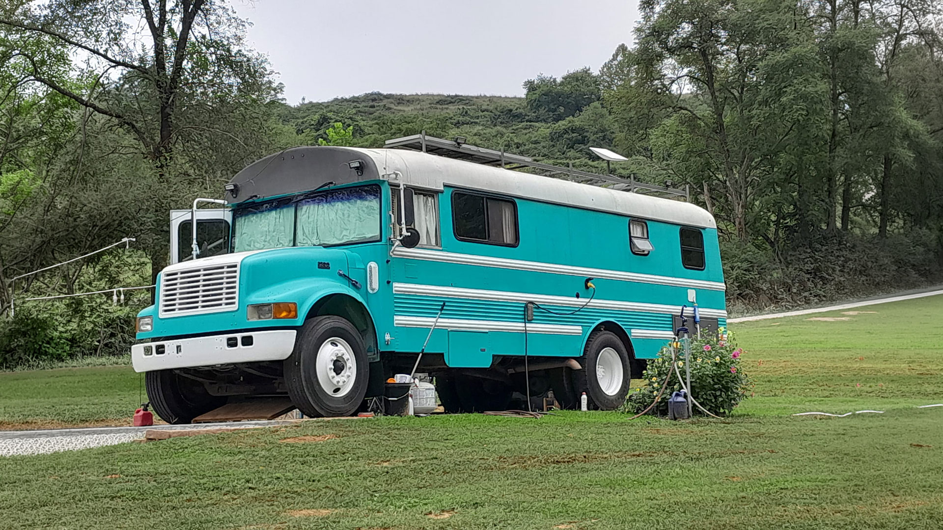 Bain Bus Cozy Long 1998 | Bus Conversion Magazine photo